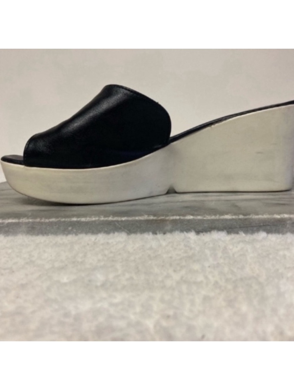 Bueno Leather Wedge Sandals Size 9 Slip Ons Heels Black White Classic Minimalist - Picture 9 of 11